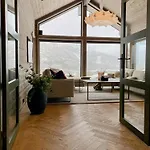 Дом отдыха Stylish In Scenic Surroundings