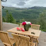 Stylish In Scenic Surroundings * Skare (More og Romsdal)