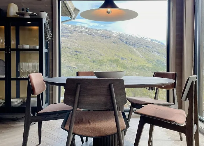 Stylish In Scenic Surroundings *
